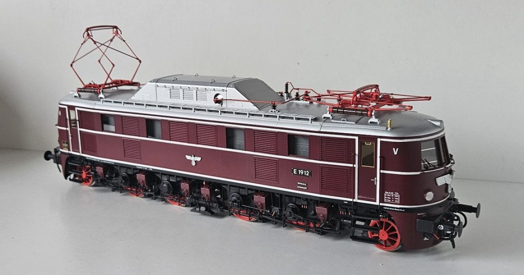 Modell einer elektrischen Lokomotive
