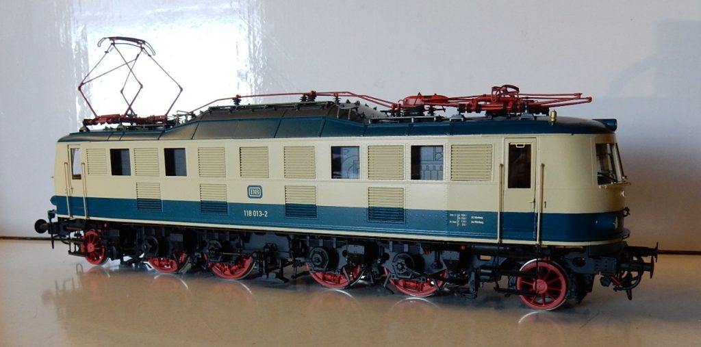 Elektrolok im Modelleisenbahn-Stil