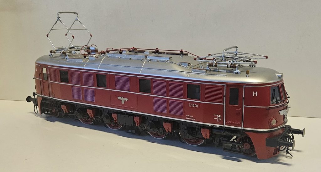 Rote Elektrolokomotive E 1901