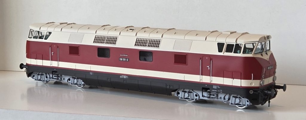 Modell eines roten Zuges