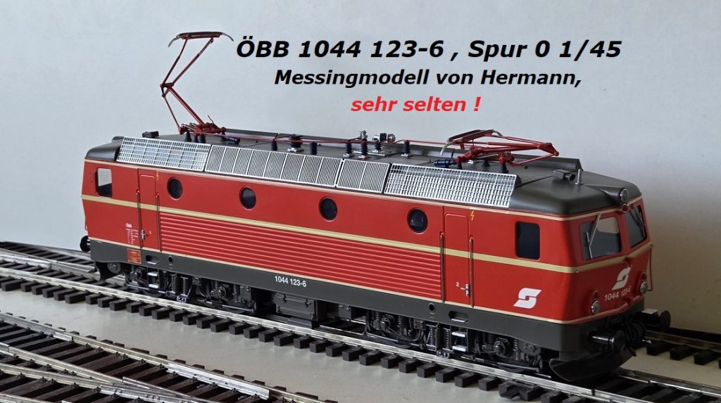 ÖBB 1044 Modell auf Gleisen